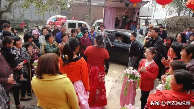 属蛇男和鸡女会离婚吗，属蛇和鸡配吗