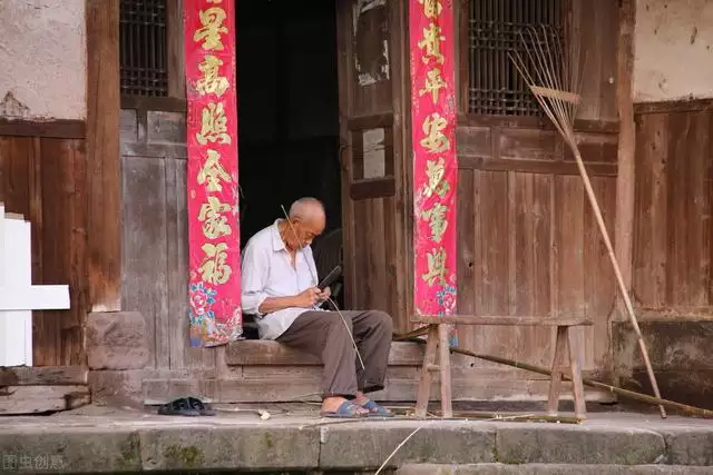 生肖蛇女最怕出生几月阳历，生肖蛇女几月出生好