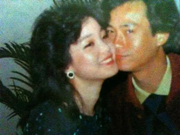 八八年生肖龙一生婚姻，82属狗一生有几次婚姻