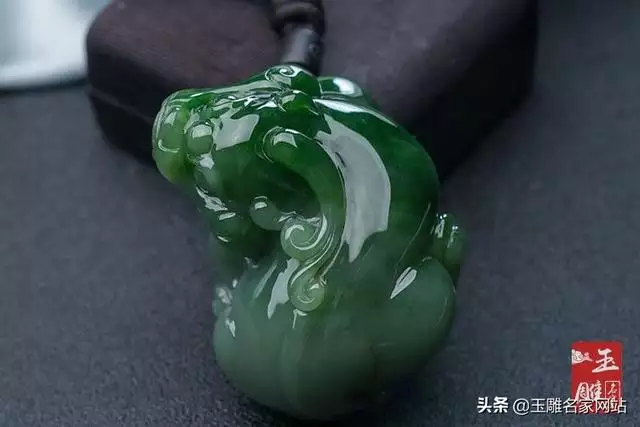 貔貅吊坠的佩戴忌讳千万别戴错，玉和翡翠的区别