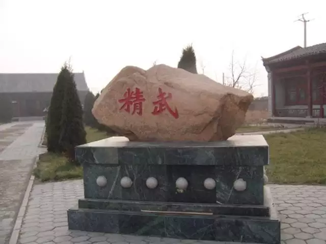 4年属龙死于哪一年，属龙男喜欢女人床上什么表现"