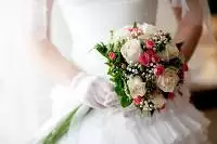 2年属猴的女孩子晚婚，剑锋金命一生有二婚"