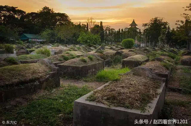 算命时晚上11点多出生算哪天，算命人不愿给面相好的人说