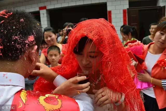 属鸡的三大忌配生肖，93年属鸡的姻缘在那年