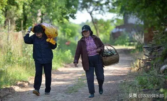 结婚女的比男的大两岁好么，女比男大两岁寓意