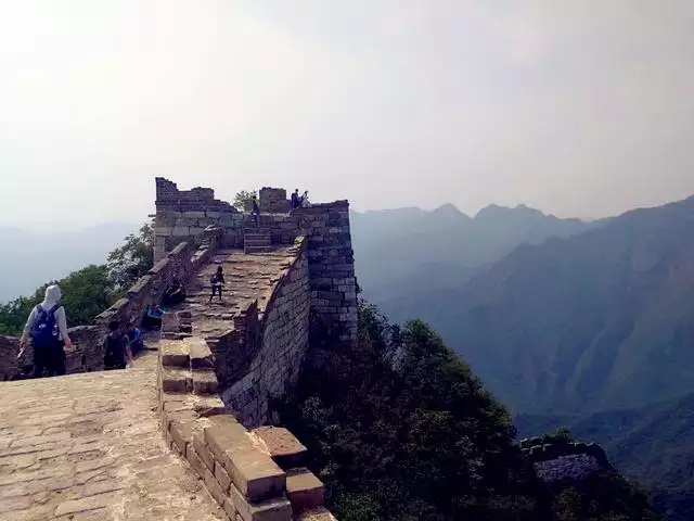 城墙上的土命什么意思，城墙土命的女孩好不好