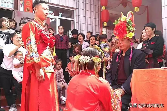 婚礼主持词顺口溜，2022 年婚礼主持词