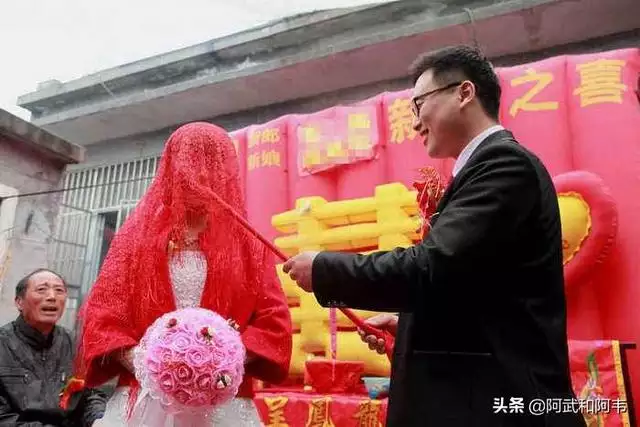 婚礼主持词顺口溜，2022 年婚礼主持词