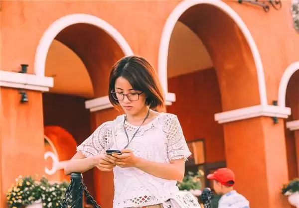 女人要看脚就知道命运，女人内八字脚的命运