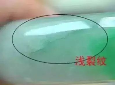 戴翡翠手镯的禁忌，翡翠镯子会越带越透吗