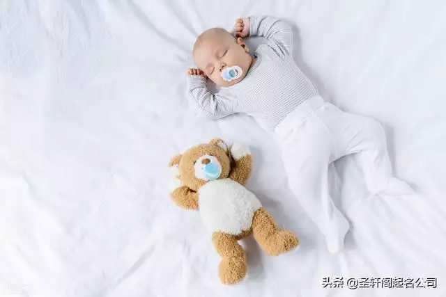 明年出生的牛宝宝叫什么小名，2022 女宝宝最火乳名