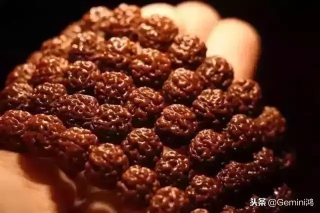 属牛的适合佩戴什么手串，属牛戴沉香手链好吗