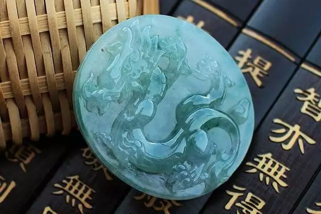 属虎的人戴虎牌吊坠好不好，属虎的可以带虎牌吗