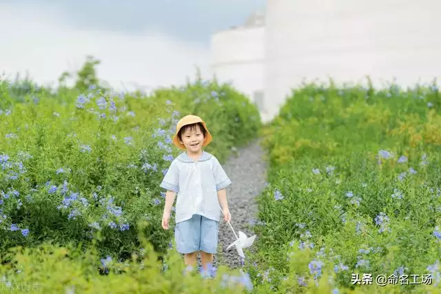 刚出生的男婴儿取小名，属牛男孩取名什么吉利