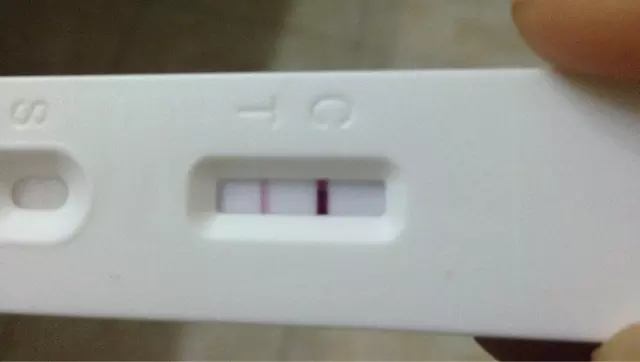 2、第二条杠很浅是怀孕吗:验孕棒颜色变浅了正常吗？