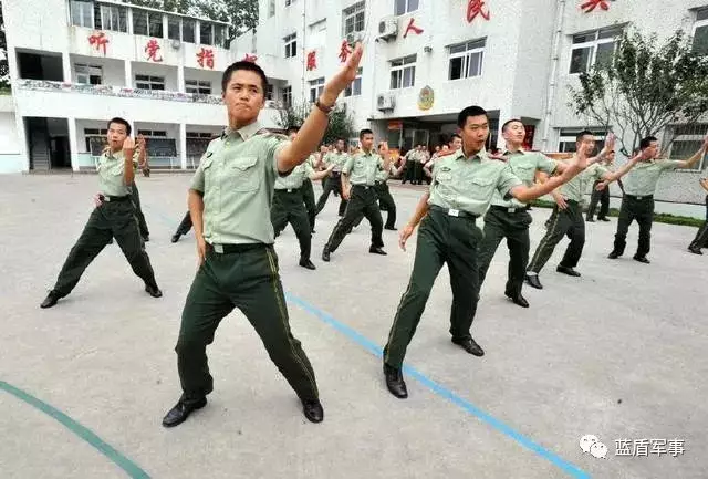 6、部队家属院有多乱:空后天津部队家属院住房为什么不清理