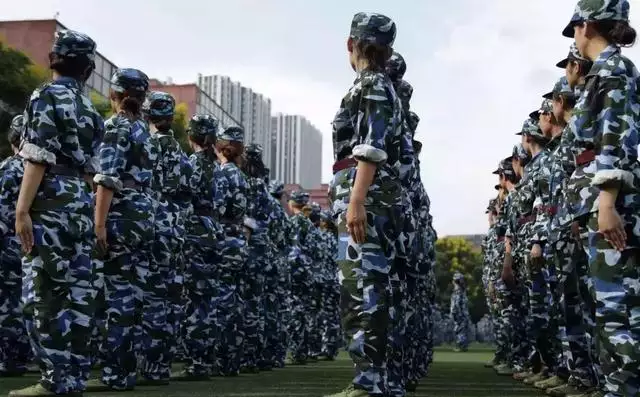 4、军训求雨语:期盼雨下大的语。。。。。。。