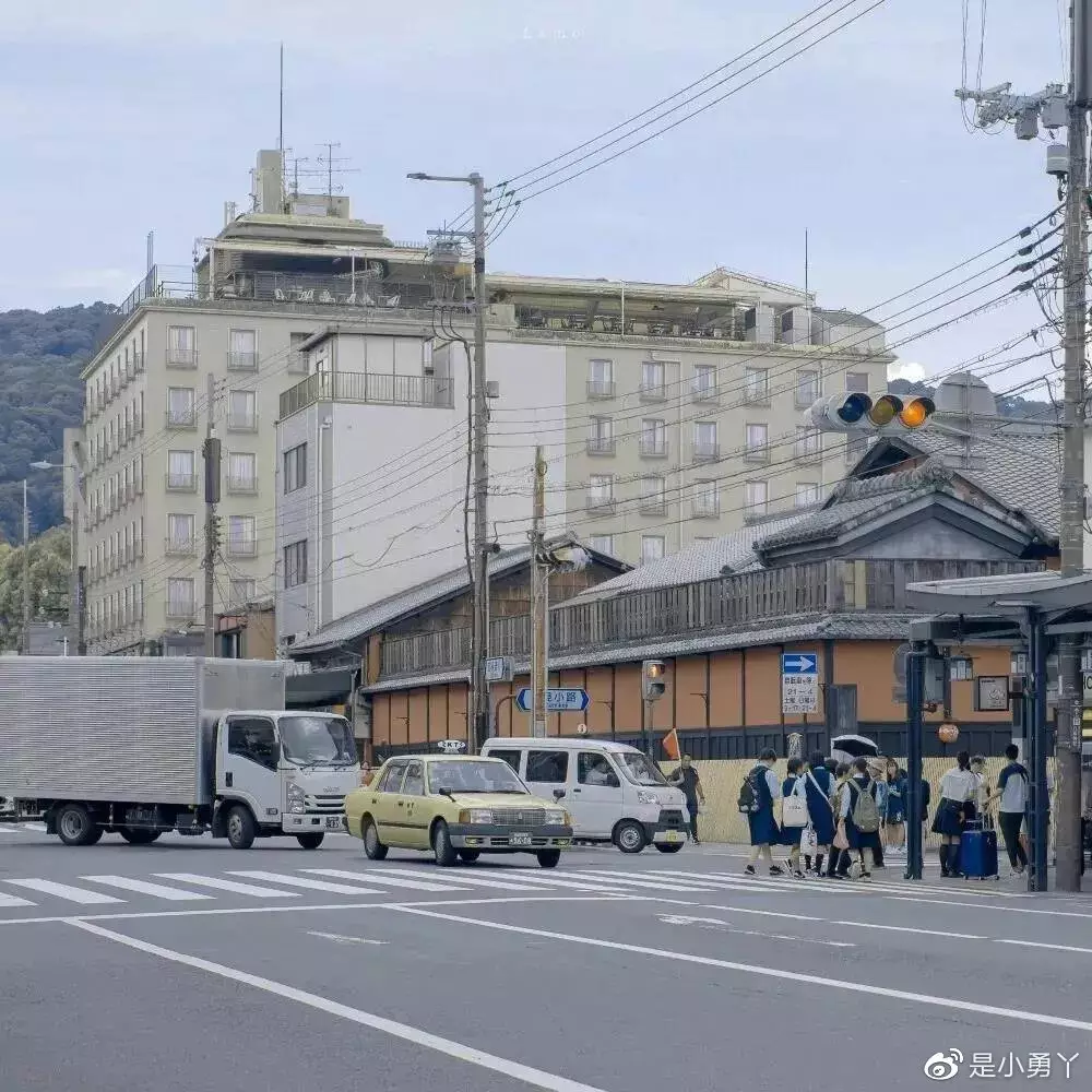 1、我是农历85年8月12午时11点天秤座的.想问今年的运程(爱情.事业.健康)