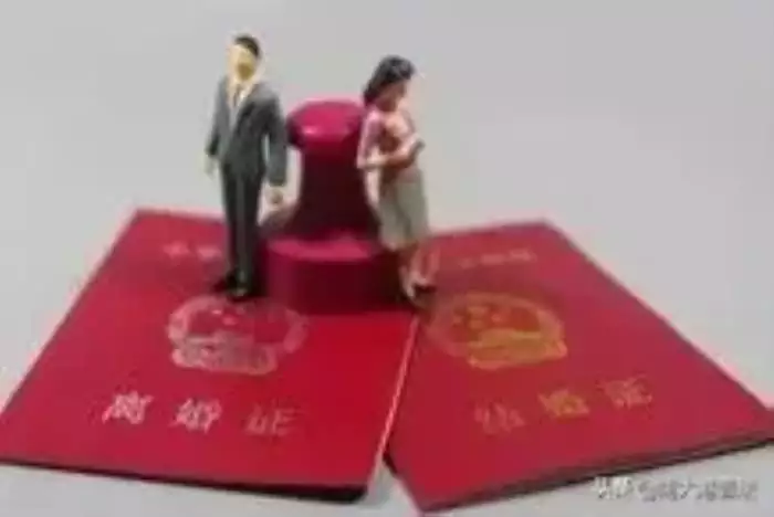 2、分居两年可以自动离婚吗:离婚丢人吗？是真正离过婚的人才好进来。不然走霉运