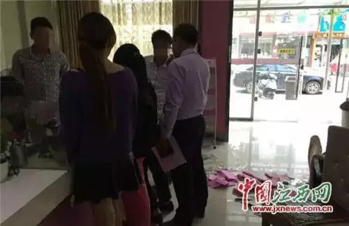 1、二婚去办结婚证需要离婚证吗:准备再婚领结婚证时需要出示离婚证吗