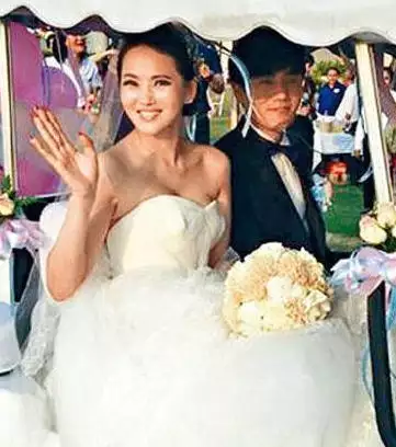 4、二婚，我们俩是二婚。他不想办婚礼，而且婚纱照也不想照。这是为什么？