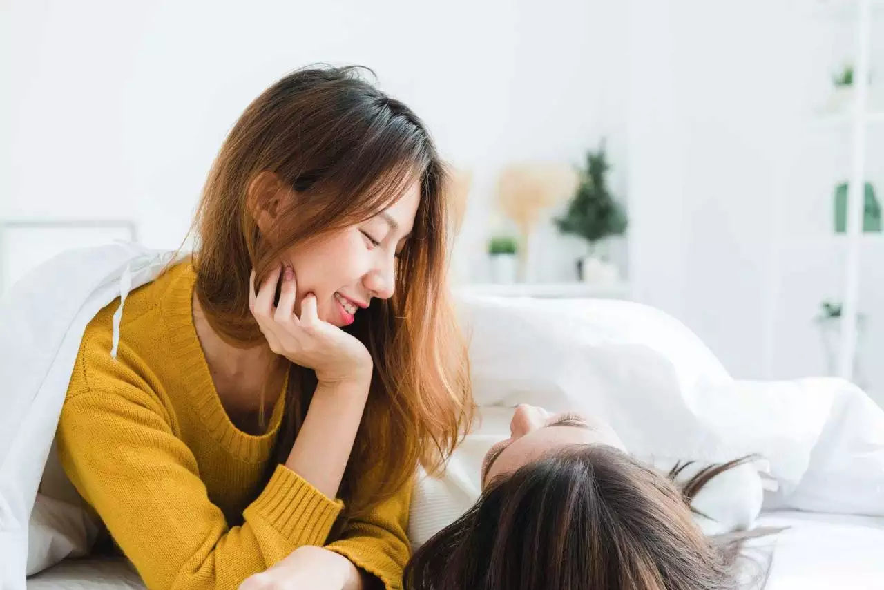 8、女人出轨，男的是二婚，男的用一个月时间考虑要不要离婚，男的决定了，不原谅，要离婚，男的快四十。有个