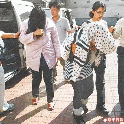 1、小三生了孩子可以告小三坐牢吗:男方出轨和小三有孩子,在上男方能判刑吗