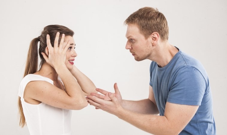 3、夫妻之间经常吵架怎么办:你觉得夫妻之间经常吵架正常么？