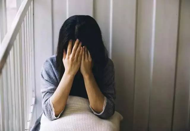 3、男人提出离婚为什么迟迟不离:老公向我提出离婚他却不和我离这是什么心理