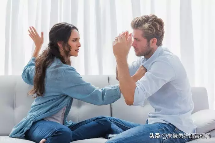 6、男人出轨离婚再婚会再出轨吗:因为他出轨妻子跟离婚的二婚男人!以后还会出轨吗!