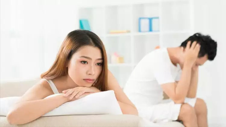 1、男朋友想和前妻复婚我该怎么办:男朋友想和前妻复婚，却不跟我分手，我该怎么办？