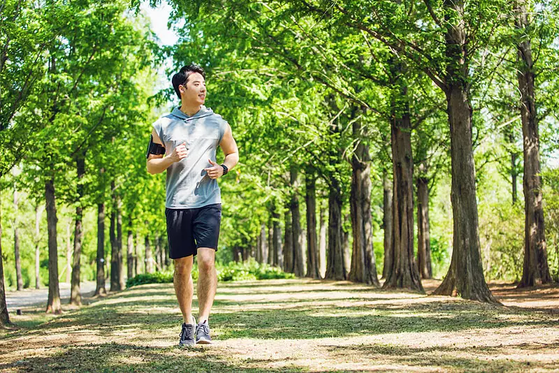 3、经常跑步的男人好猛:每天早晚各慢跑一次，每次大概半小时，对身体好吗？