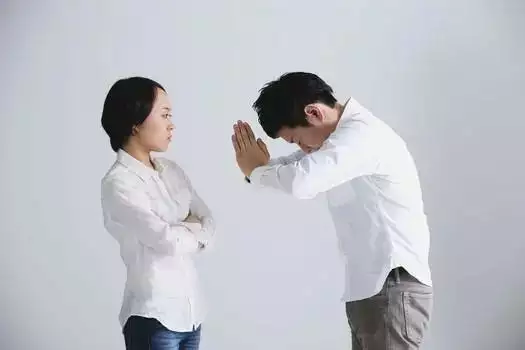 2、为什么男人要出轨但又不肯离婚:为何男人喜欢出轨却不愿离婚娶小三？