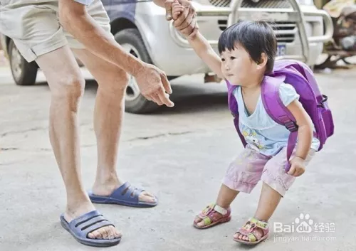 2、现在的年轻人为什么不要孩子:为什么年轻人越来越不愿意生孩子