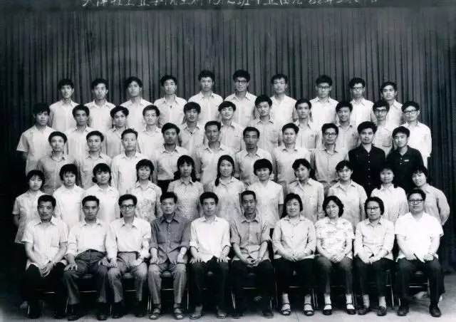 10、年出生的人，什么时候上（毕业）小学，中学，高中（中专），大学（大专）？年小学生暑假