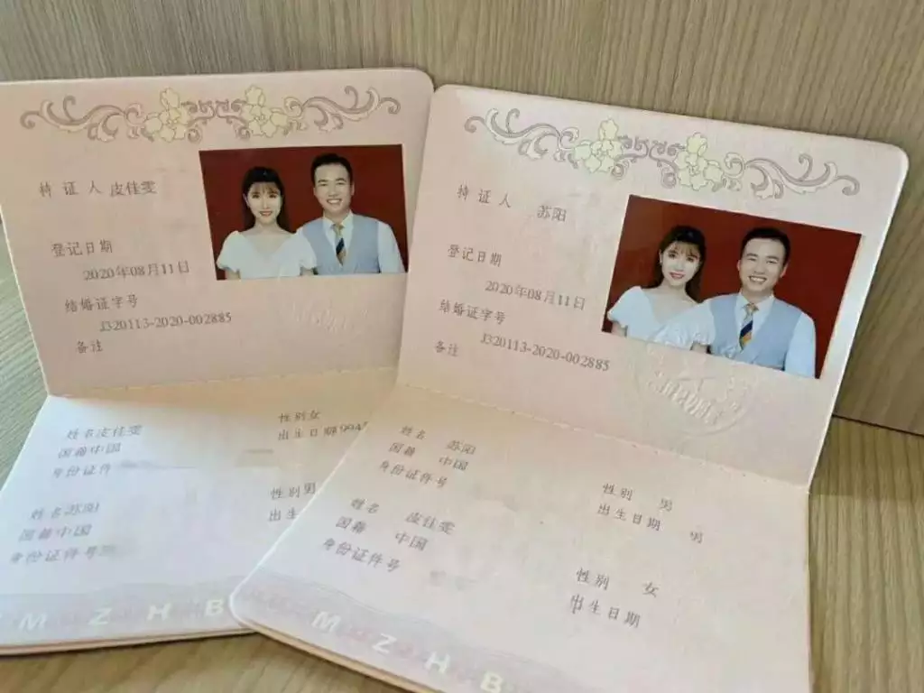 2、找算命他说，如果我和我男友结婚一定是下等婚。不知道是不是真的。又说我命很硬克父母。我想请懂的...