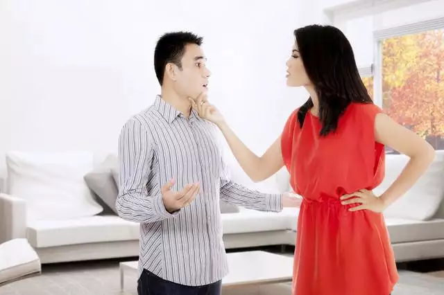 4、婚姻宫逢冲一定会离婚吗:婚姻宫相克的两个人还能走到一块吗