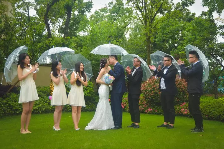 2、结婚大晴天是好命么:结婚前都天下雨结婚当天晴朗天空好不好？