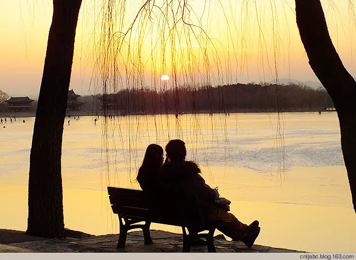 2、浪漫夕阳原唱:歌曲“浪漫夕阳”的歌词