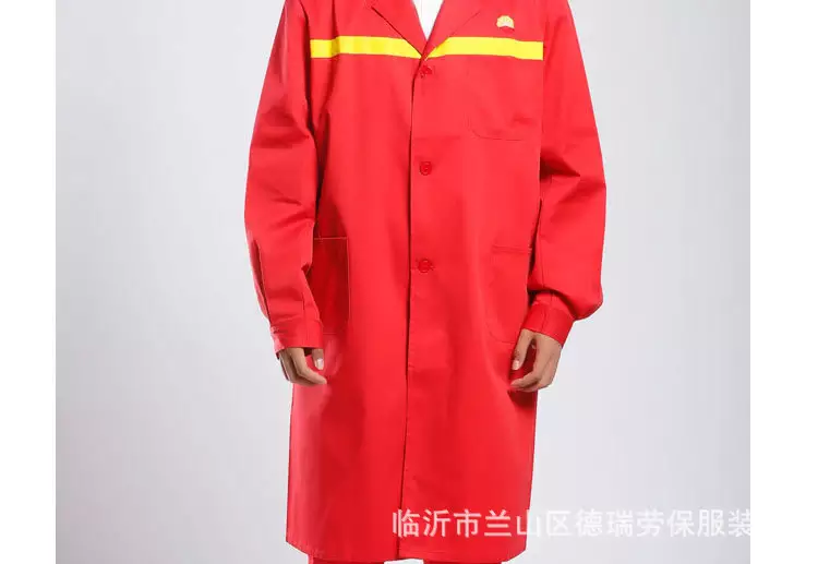 3、年穿什么颜色衣服:属狗的要穿什么颜色的衣服裤子