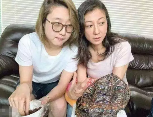 3、刚出生的小孩就结婚配文:婚礼纪朋友圈配文怎么写