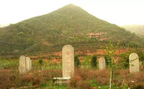 5、丙山壬向阴宅对什么属相好:那个属相住丙山壬向