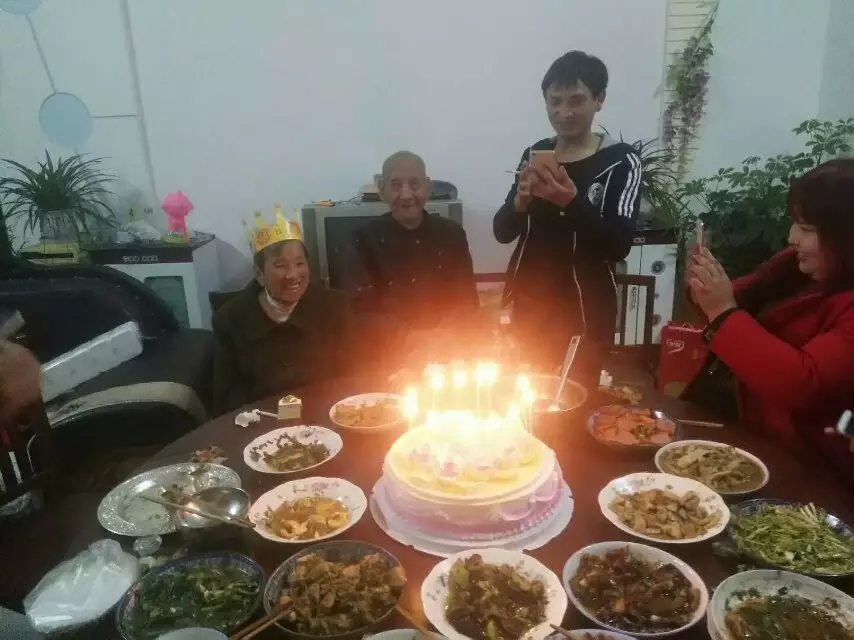 2、妈妈给女婿生日祝福语:妈妈写给女婿的三十五岁生日祝福语怎么写？