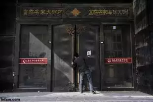 店面生意不好要怎么办：店铺转不出去，我也走不了，怎么办啊，快疯了