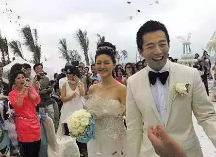 我属狗婆婆属龙两人属相真的相克吗我在婆婆眼里做什么事都是错的就像回家给她买东西她说你不过日子滥花