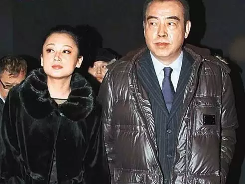 陈凯歌和老婆属相合适吗：陈凯歌的妻子陈红，这个女人是不是不简单？