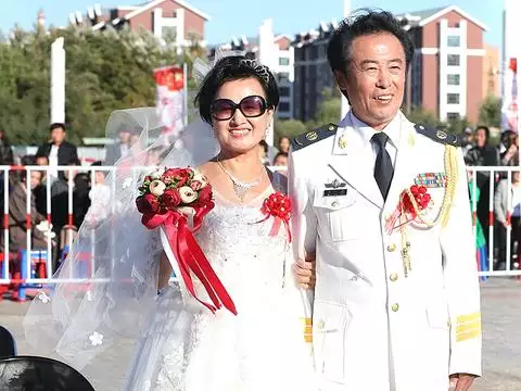 结婚40年婚祝福语：父母四十年婚贺词