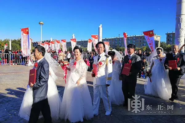 结婚40周年婚诗句：40周年婚贺词怎么写？