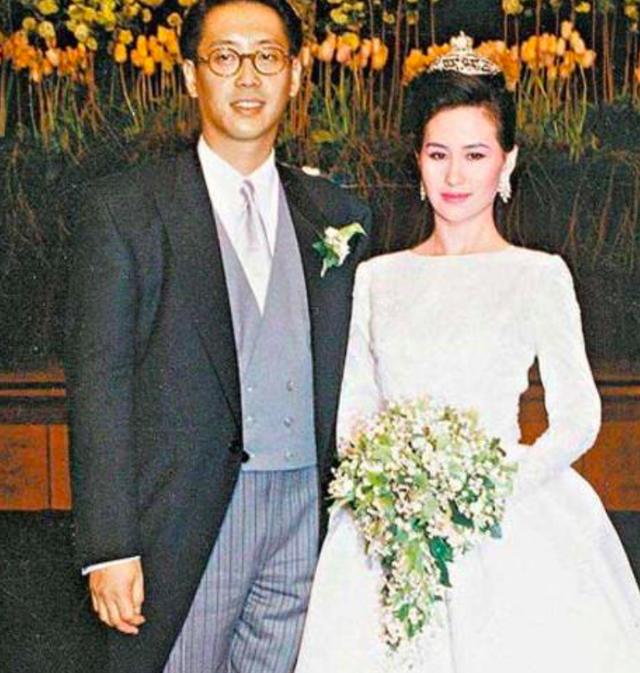 赌王明珠何超琼自曝婚姻观，57岁不怕老气质脱俗