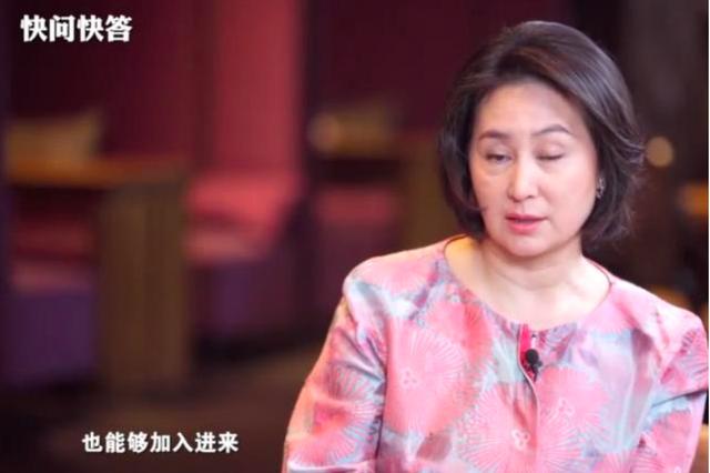 赌王明珠何超琼自曝婚姻观，57岁不怕老气质脱俗